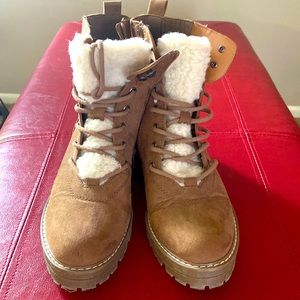 Size 9 Universal Thread Boots - Women’s